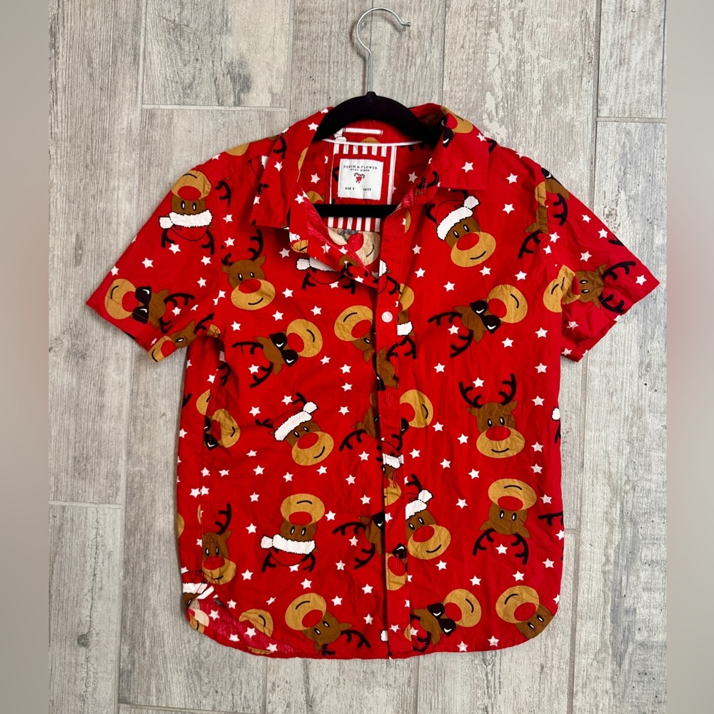 Reindeer button down, size 8 excellent condition